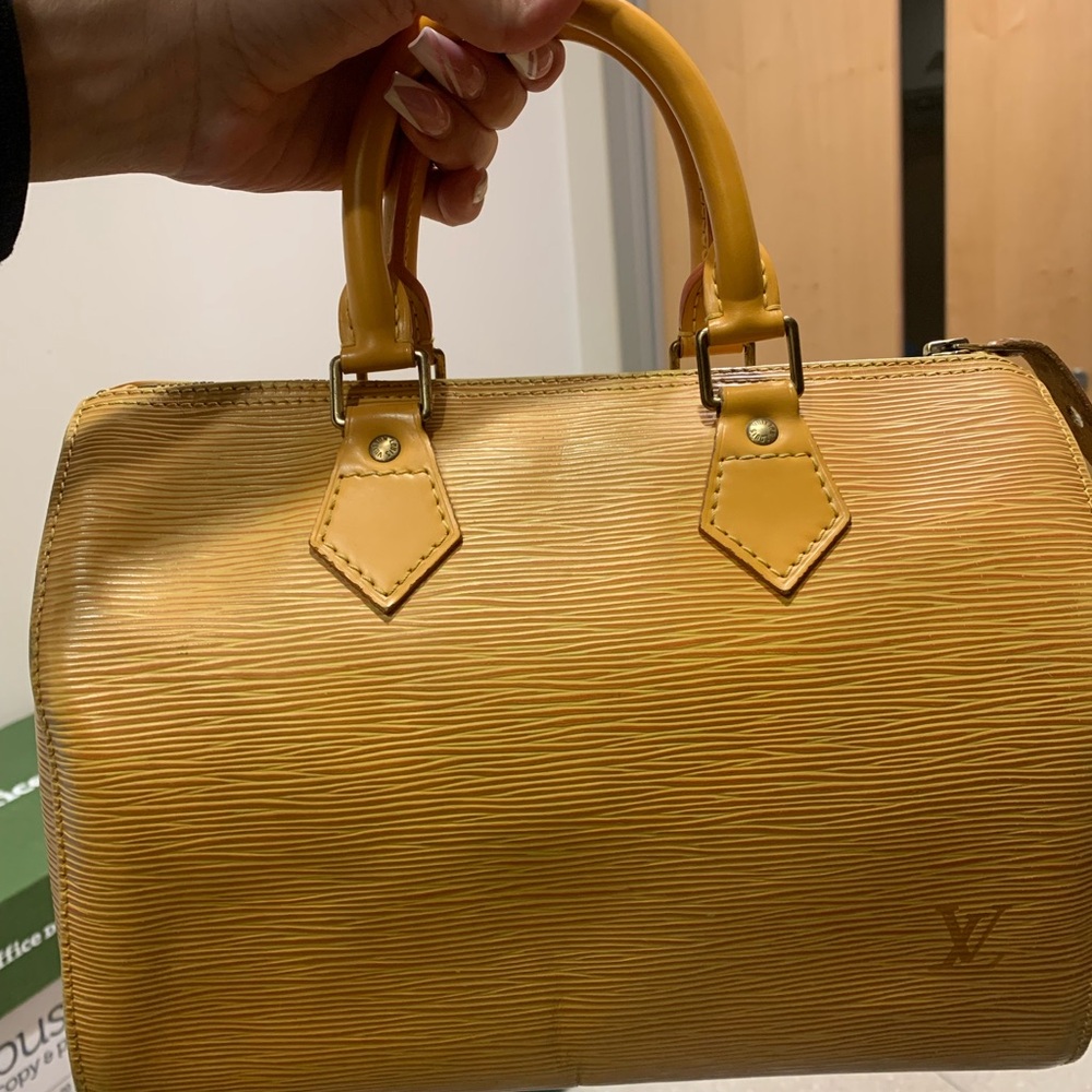Louis Vuitton epi leather yellow Speedy 25